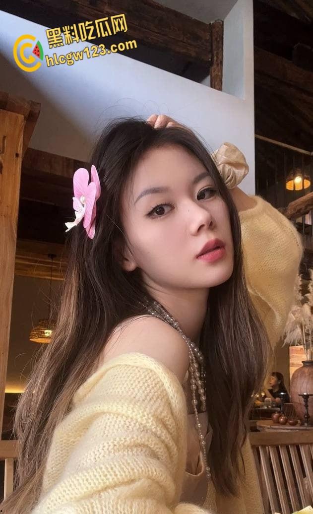 00后模特【蒯欣欣】清纯T台变情趣野猫,白虎肥臀后入,娇喘勾魂内射还想再来一炮!-4