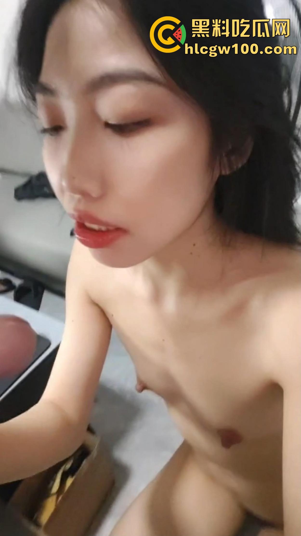 长沙大专嫩妹『罗诗琪』骚出花1万块包养活好不黏人，7分钟速推口技舔到麻，口交深喉舔到飞起大哥直接喊值！-6