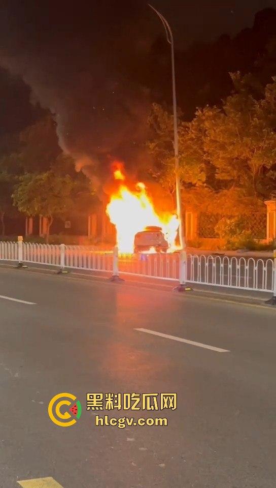 青环路情侣喝高出车祸!车子着火侧滑惨剧,男的逃生,女的被烧死让人唏嘘!-3