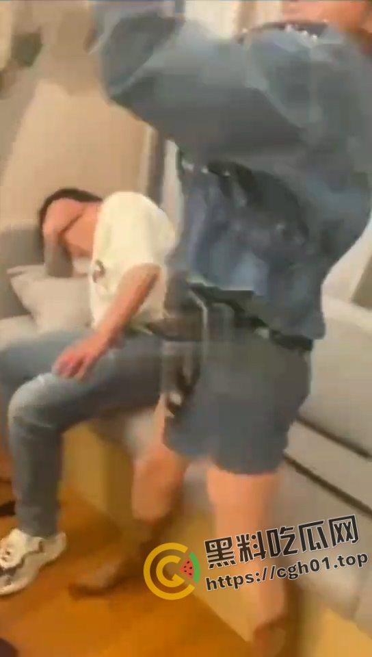 上阵父子兵！爸爸带着儿子捉奸妈妈  小三被打头破血流 儿子表示我妈的逼只有我爸能操-8