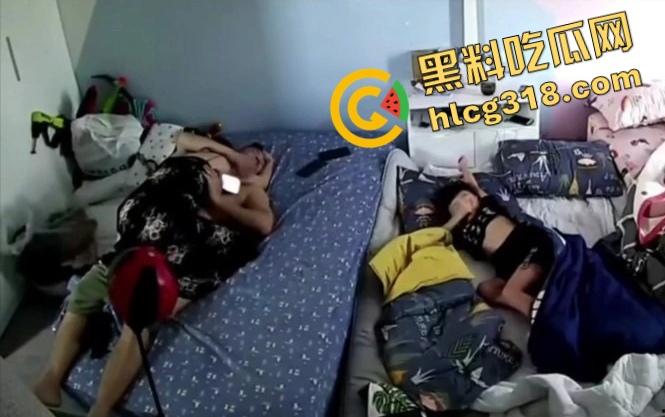 监控流出美少妇午休主动骑上丈夫要公粮，结果他睡得像死猪，儿子翻身险些撞上，枕边风都吹不醒的男人！-8