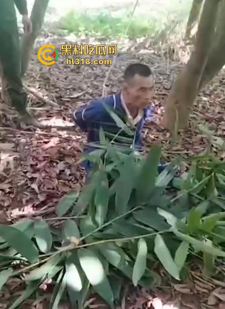 禽兽父强奸亲生女儿！导致女儿怀孕，村民愤怒自发替天行道，吊打禽兽生父，这种人就该打死！-1