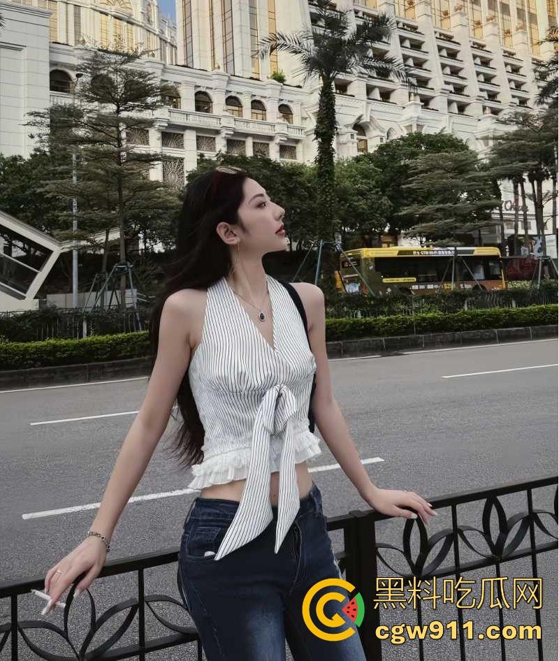 约炮北京气质御姐【周薇薇】激情约会后脱衣探讨,深喉舔屌口水拉丝,大屌无套爆操白虎嫩穴,淫水泛滥!-2