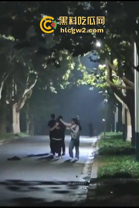 杭州艺校纯爱战士再倒下 女友在校期间背着男友发裸照自慰视频 被抓后校内怒扇耳光 真是母狗属性拉满!-5