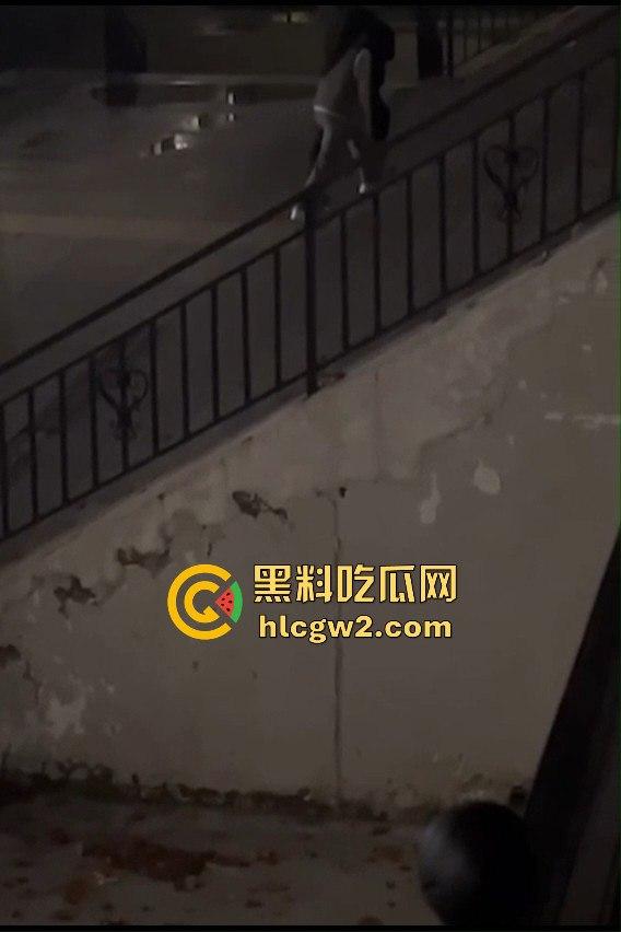 杭州艺校纯爱战士再倒下 女友在校期间背着男友发裸照自慰视频 被抓后校内怒扇耳光 真是母狗属性拉满!-6