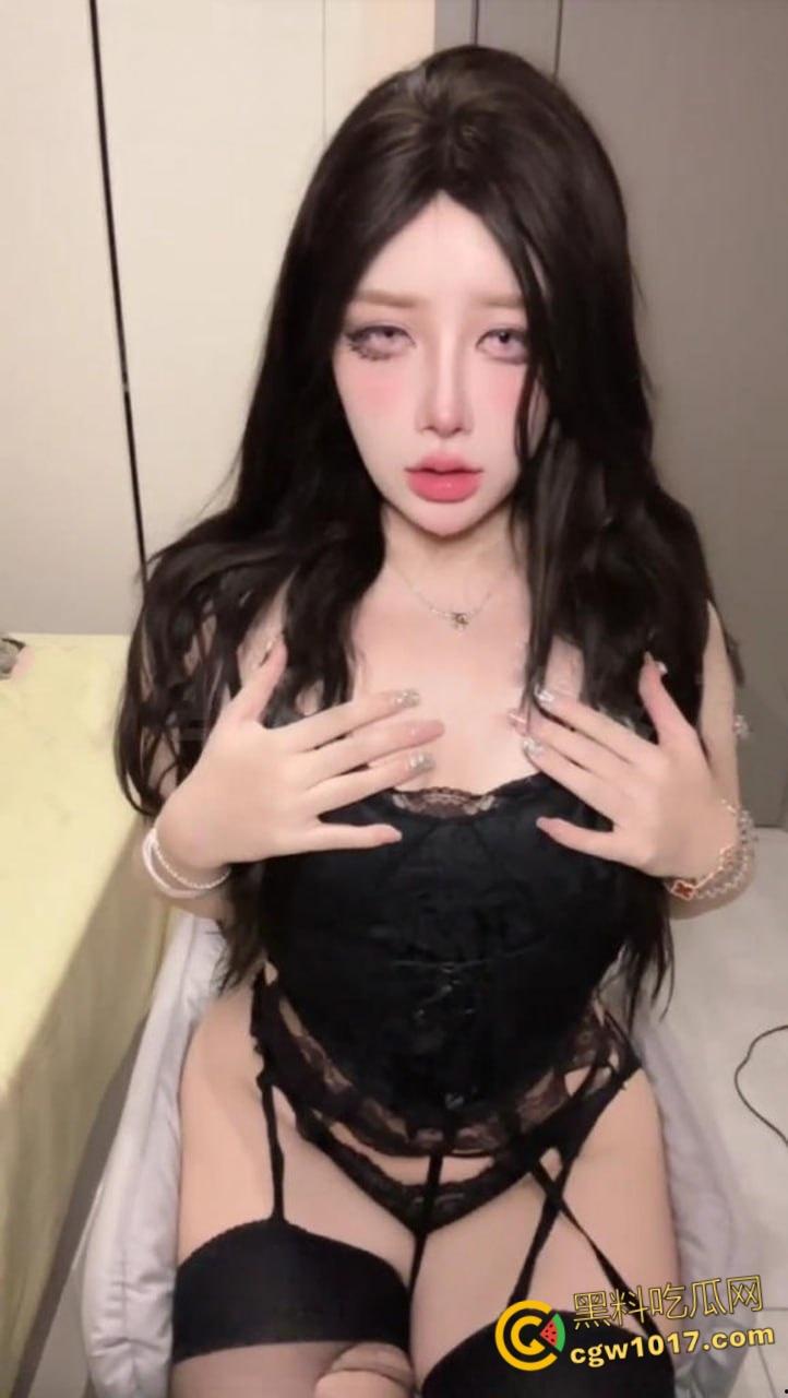 抖音高颜值网红【喵酱】,各种情趣制服狗链缠脖,口交假屌喝奶溢出白浊,淫荡阿黑颜诱惑十足!-4