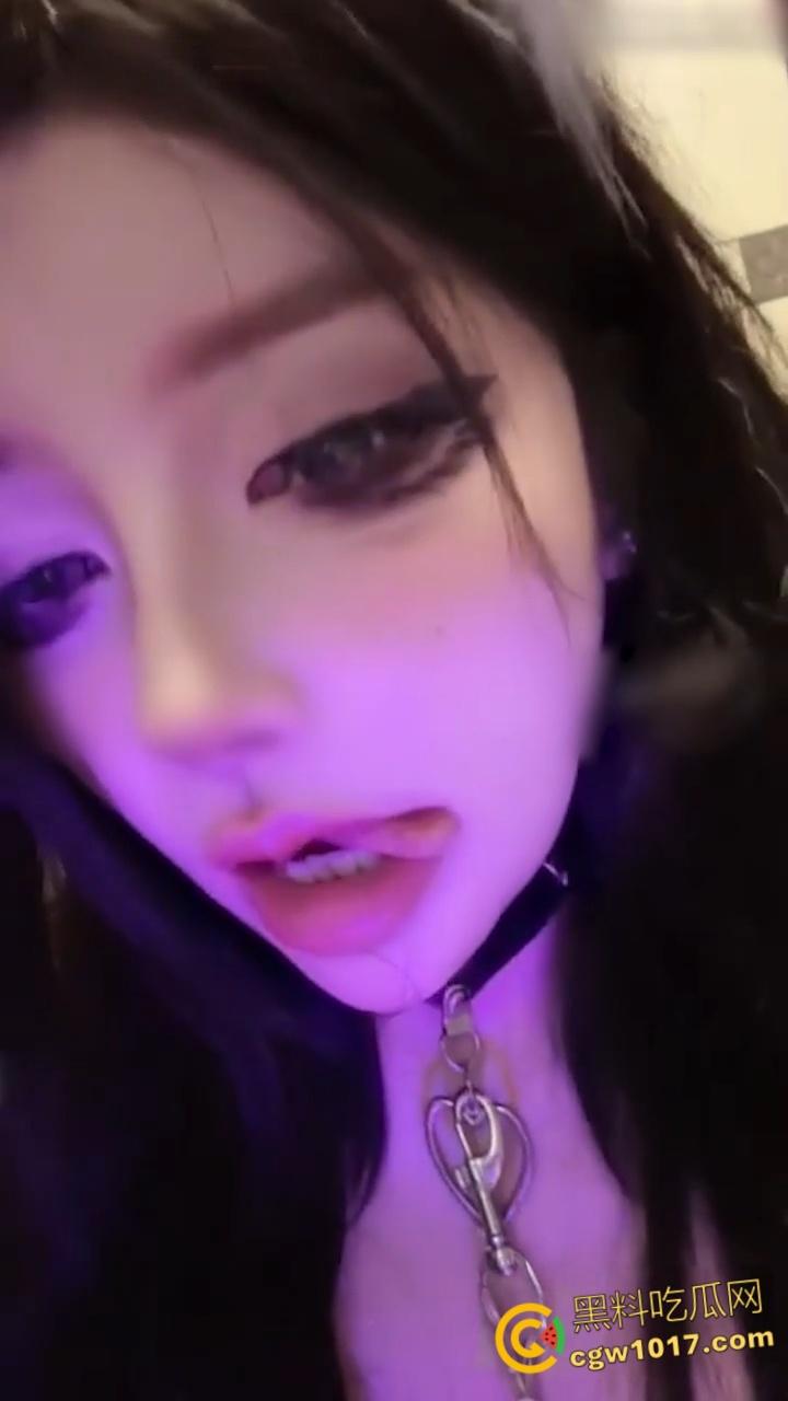 抖音高颜值网红【喵酱】,各种情趣制服狗链缠脖,口交假屌喝奶溢出白浊,淫荡阿黑颜诱惑十足!-5