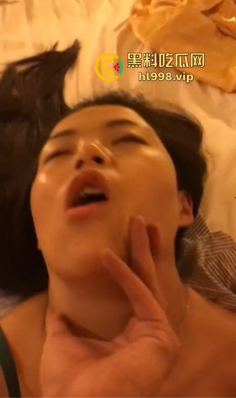 瓜友酒吧捡尸醉酒女,结果回酒店狂舔脚?瓜友的骚操作让小编看懵了,捡回去到底图个啥?-12