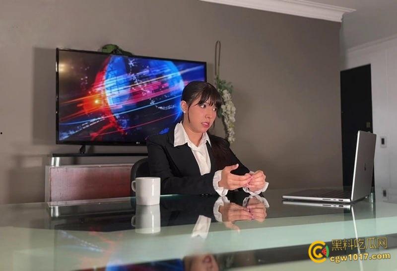 日本混血网黄【Tylerx0x】,化身性感新闻女主播,低胸职业套装玩羞辱播报,被众猛男轮流颜射调教 !-2