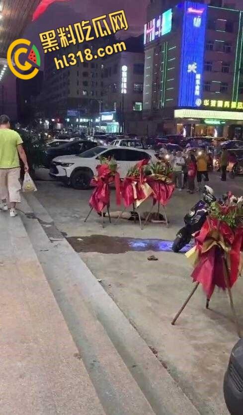 广东惠州惠东黄埠,一女子不明原因悬于窗外,不断摆脱窗户里的施救,从六楼坠落凶多极少 !-6