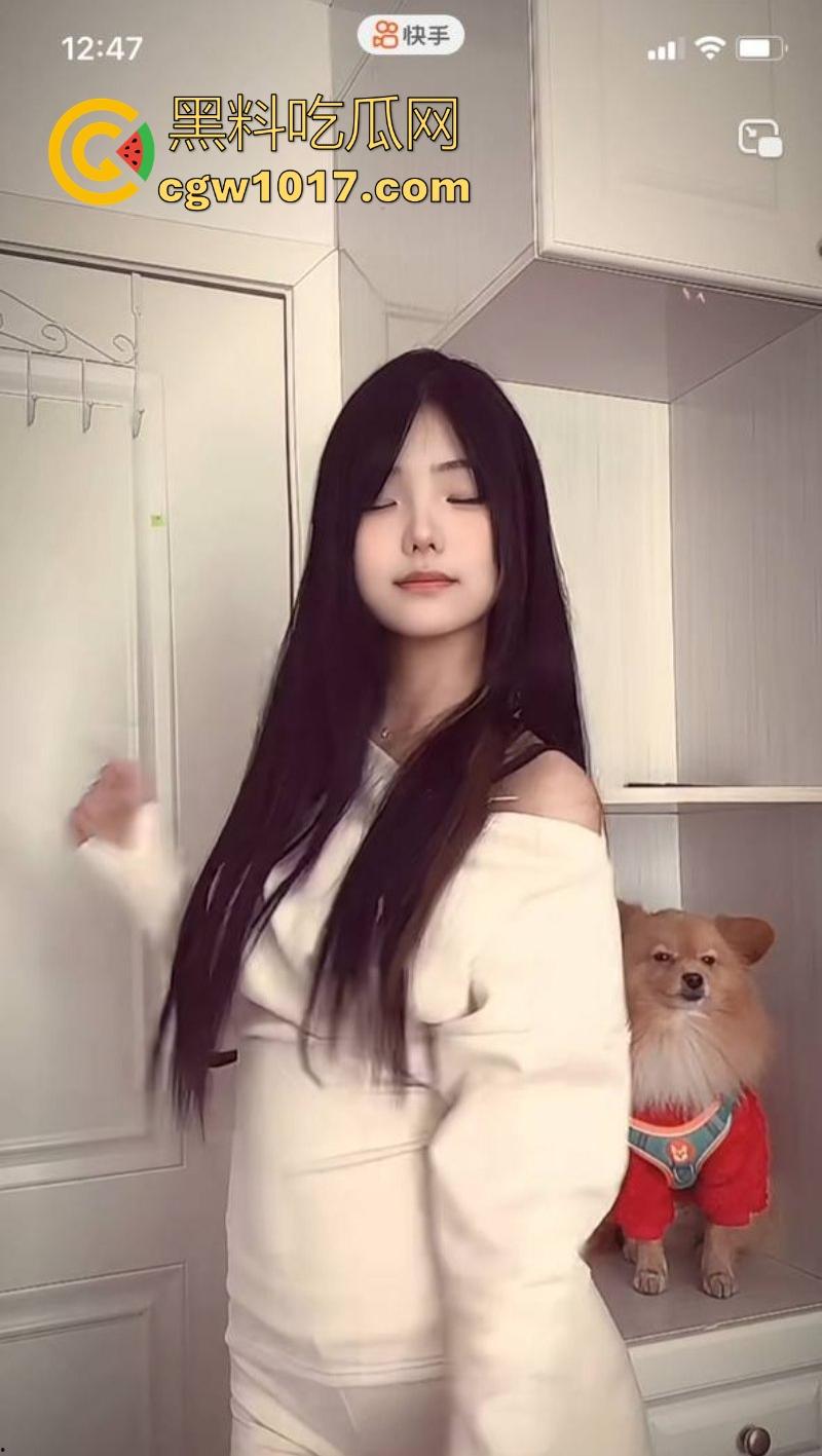 快手可爱网红【酱酱】榜一福利私拍流出,重金下的骚逼模样,吊带白丝紧裹美腿,扭腰摆臀骚舞,很诱惑!-7