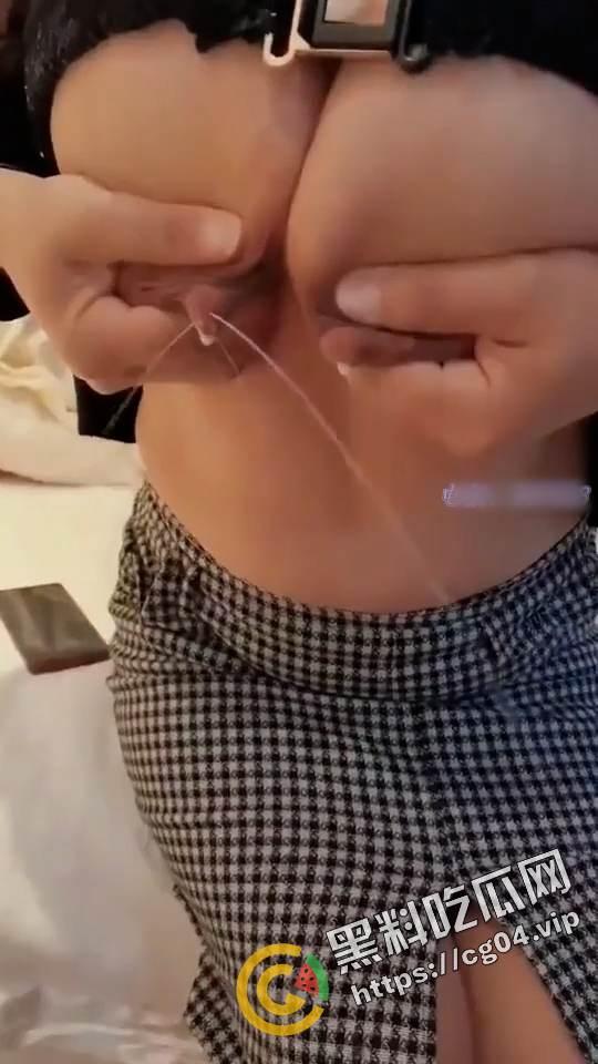 超级巨乳!沪上名妓 巨乳嫩妈 刘诗燕 抖音20w 推特10w粉丝 背地里在推特做鸡 开婚庆公司为卖淫打幌子-4