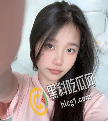 抖音快手几十万粉丝网红 太子妃 高中生时期自拍流出 丰满的奶子粉嫩的鲍鱼很骚气 老弟太正点了!-21