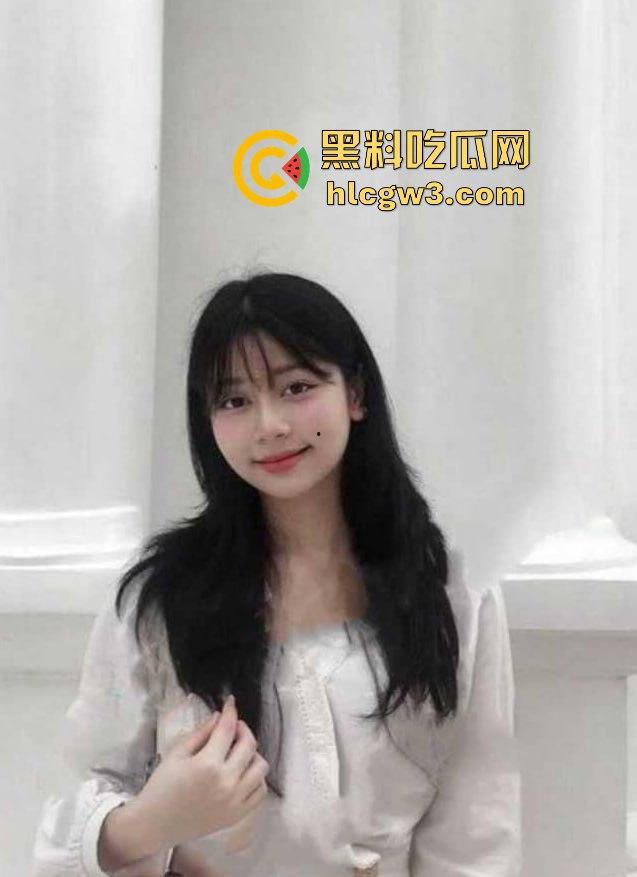 缅甸仰光高颜值网红【May_Yadanar】性爱视频疯传!一流口技和销魂姿态让人顶不住!-2