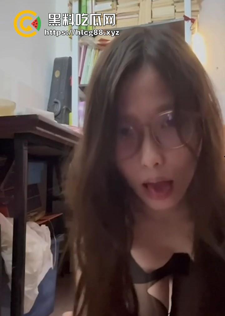 广东职业技术学院19岁母狗【李颖莹】清纯反差婊粉嫩馒头逼 大尺度裸舞用笔自慰视频调教 很有撸点!-12