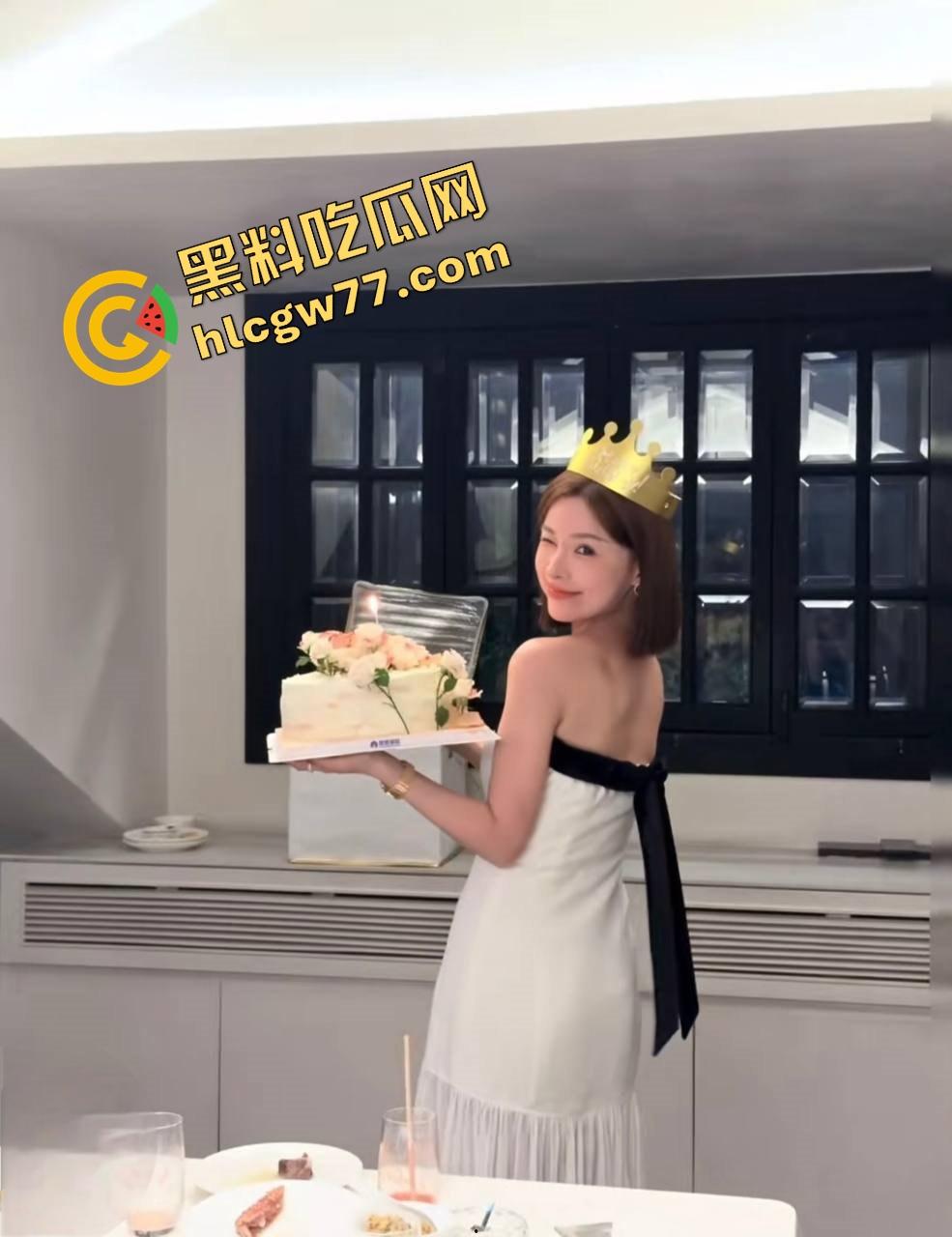 抖音百万网红【王火锅】翻车,白虎嫩逼掰开被金主狂操,黑丝巨乳白浆爆喷,操成喷水母狗全网疯传!-3