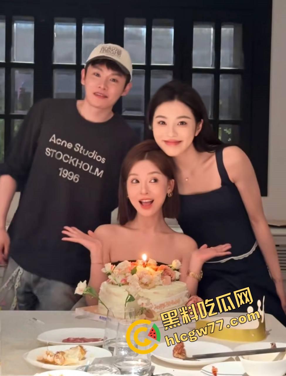 抖音百万网红【王火锅】翻车,白虎嫩逼掰开被金主狂操,黑丝巨乳白浆爆喷,操成喷水母狗全网疯传!-4