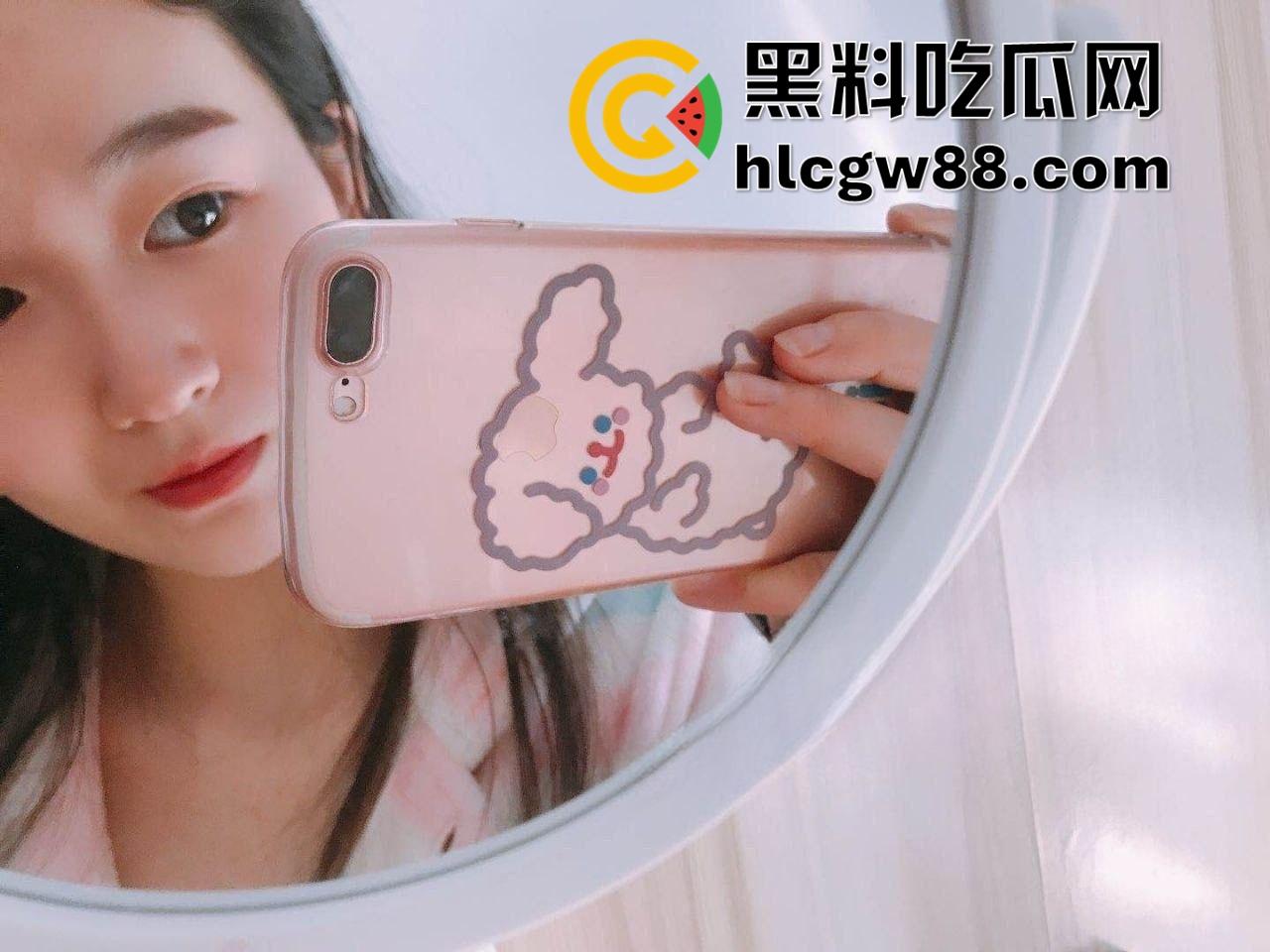 成都师范学校清纯妹子【赵婷婷】分手后被爆出，小逼被造得稀烂，床上劈腿露穴舔鸡巴，骚得像小母狗！-2