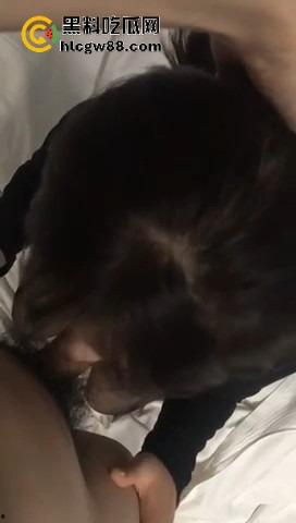 山大大二德语专业【康玟雯】清冷德语女神被炮友偷拍，烈焰红唇裹大鸡巴，小骚逼湿得一塌糊涂！-7