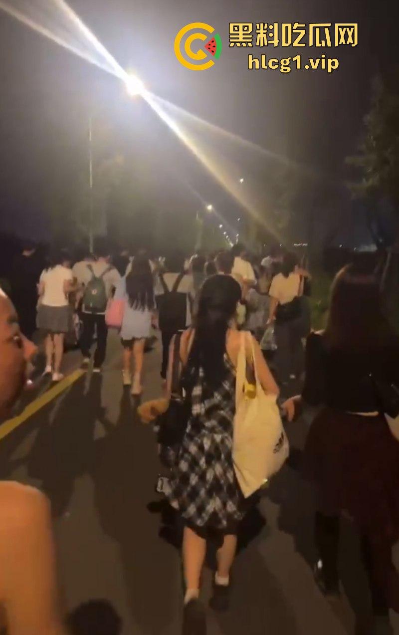 管杀不管埋啊!常州长荡湖芒禾音乐节 真是花钱找罪受 物价超贵还有人摔骨折!-12