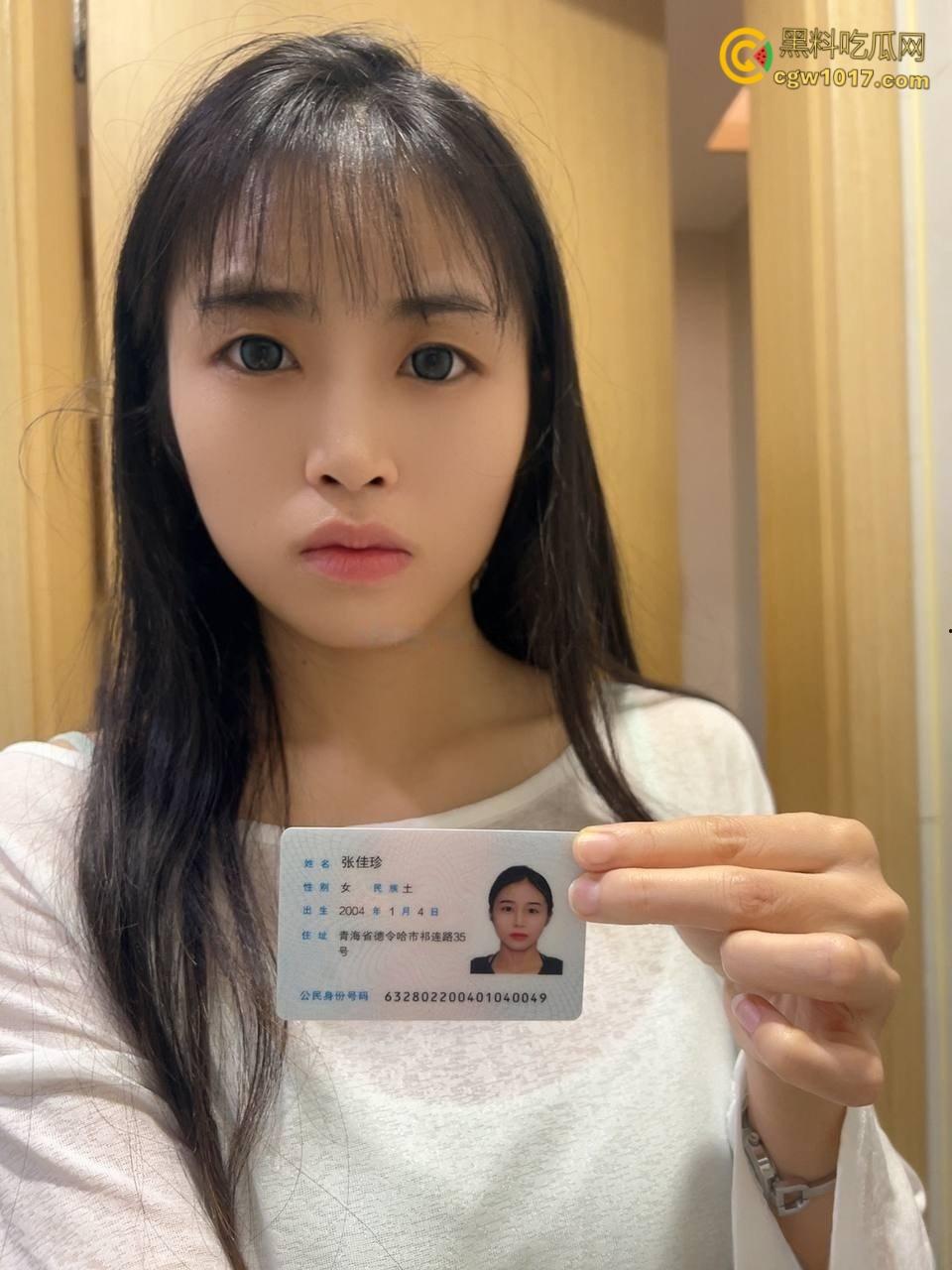 青海高颜值美女【张佳珍】,裸贷自慰视频曝光,牙刷手指轮番猛桶,无毛嫩穴淫水四溢,反差淫荡十足!-4