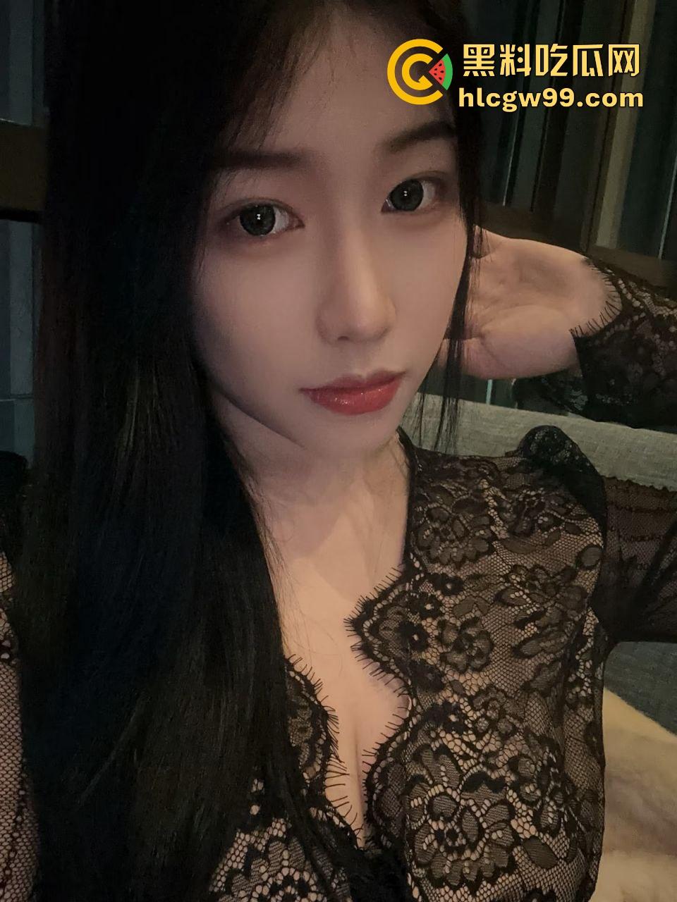 约炮大神真实约操 长沙天心区八字奶骚鸡『林思雅』验货发自拍展示极品大雷淫荡舔奶头!独家流出!-3