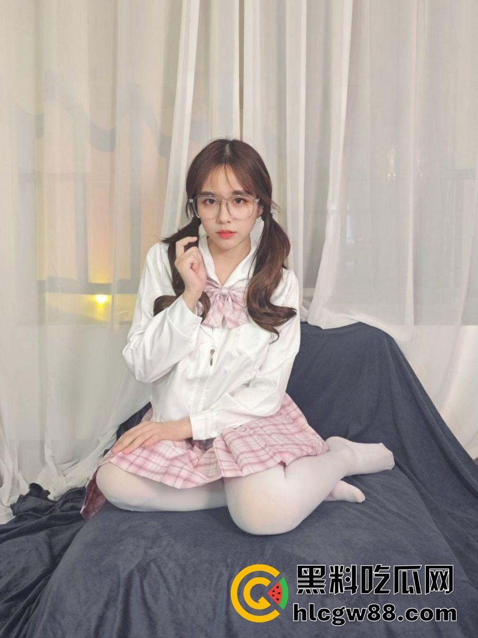 天上飞机最高，地下眼镜最骚！苏州眼镜娘【孙宁】长腿巨乳让男人把持不住，让人G点直接爆炸！-2