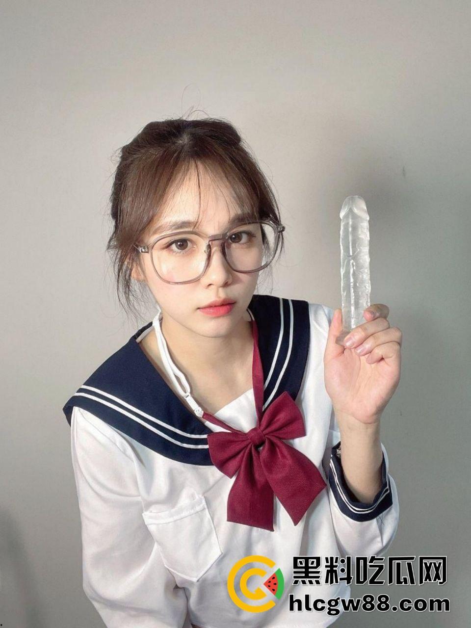 天上飞机最高，地下眼镜最骚！苏州眼镜娘【孙宁】长腿巨乳让男人把持不住，让人G点直接爆炸！-4