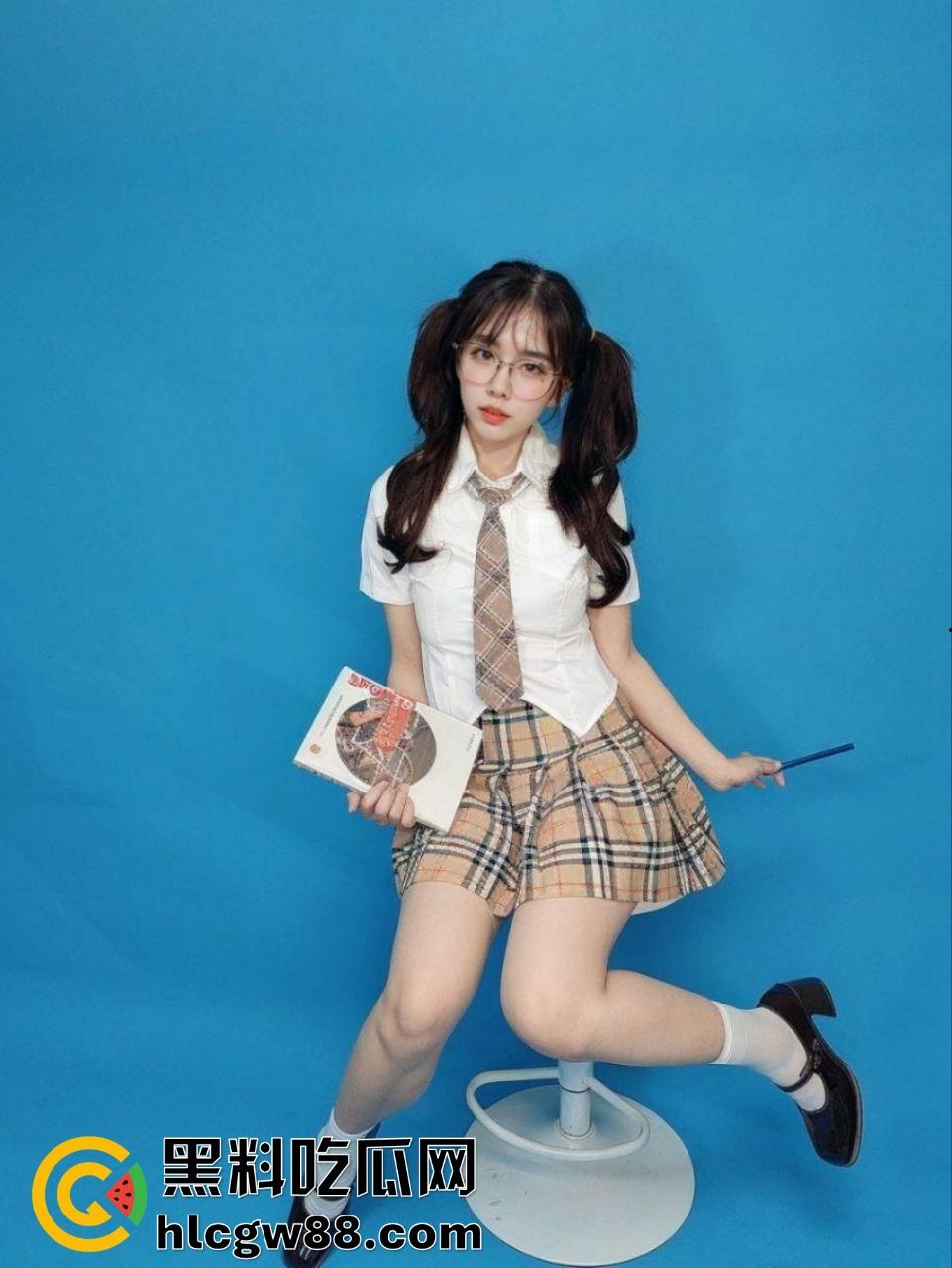 天上飞机最高，地下眼镜最骚！苏州眼镜娘【孙宁】长腿巨乳让男人把持不住，让人G点直接爆炸！-10