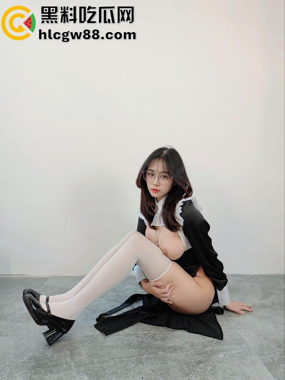 天上飞机最高，地下眼镜最骚！苏州眼镜娘【孙宁】长腿巨乳让男人把持不住，让人G点直接爆炸！-35