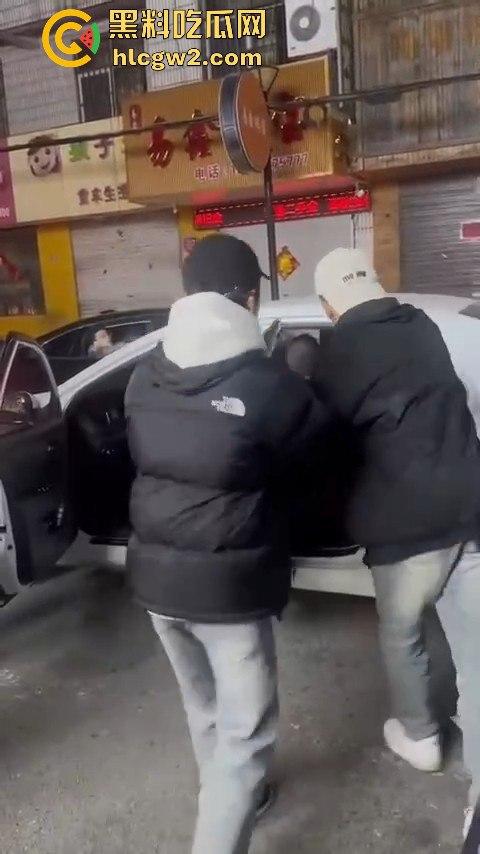 山东泰安新泰未成年小崽子打人狠到飞起,活脱脱一群小雇佣兵,打死人也不犯法?!-5