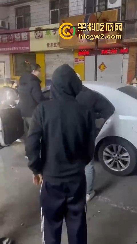 山东泰安新泰未成年小崽子打人狠到飞起,活脱脱一群小雇佣兵,打死人也不犯法?!-6