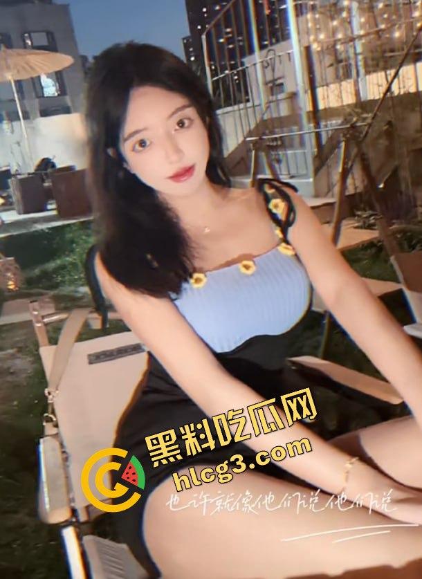 抖音微博网红「彭知熙」KTV聚会被两男生现场吸奶！装纯的背后竟然是福利姬，揭开网红的真实面目！-8