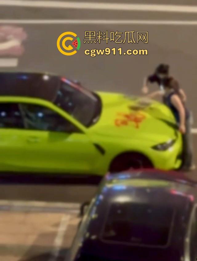 疑是宝马最新配色涂装?福清宝马渣男脚踏多船被发现,多名女友上门给其车改装,还别说这配色还行!-3