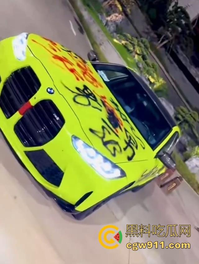 疑是宝马最新配色涂装?福清宝马渣男脚踏多船被发现,多名女友上门给其车改装,还别说这配色还行!-7