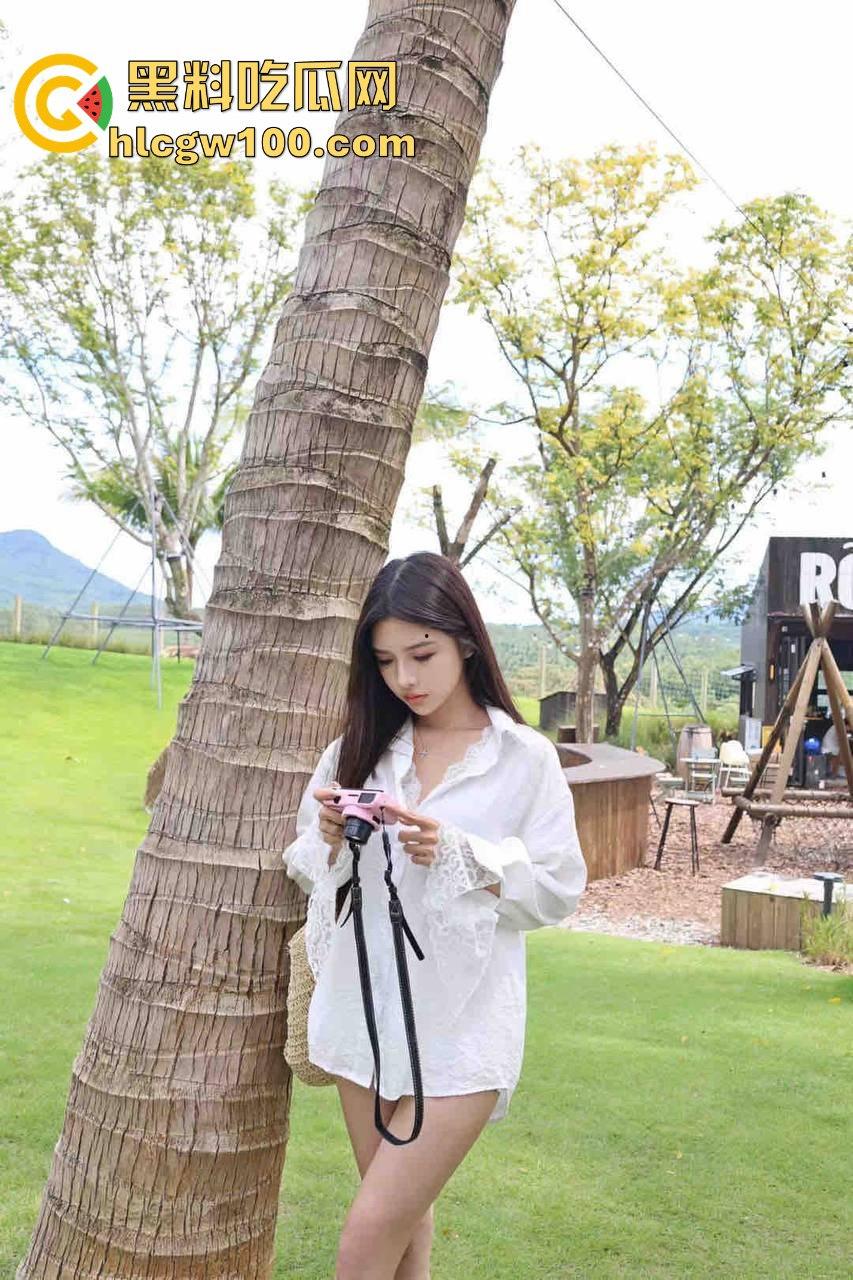 骚鸡拍照骚气冲天,姿势一个比一个奇葩!撅屁股抬腿扭腰放骚味,拍个照片都能把镜头熏裂!-10