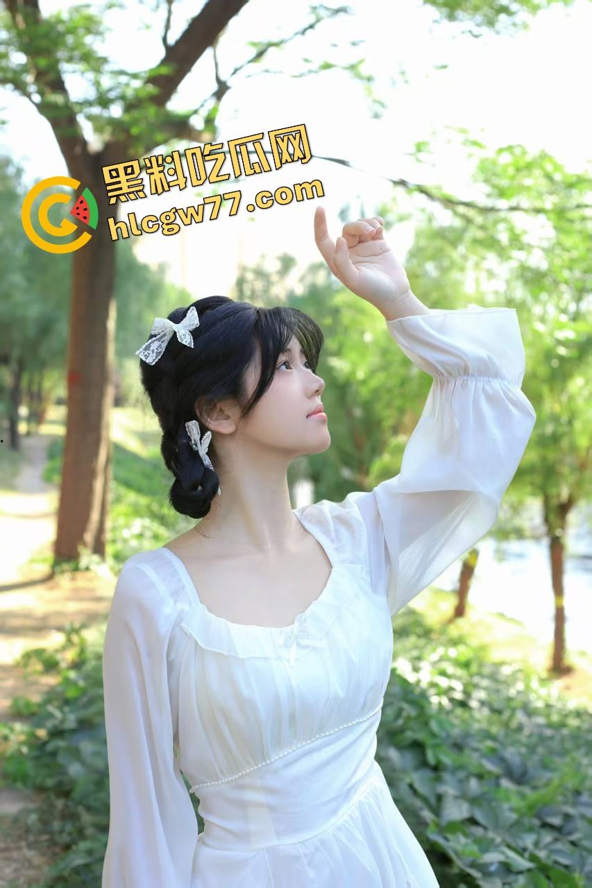 爆艹JK制服骚精【宁璃】被爆干到翻白眼求内射，白丝裹腿浪到整间屋子都是逼味儿！-5