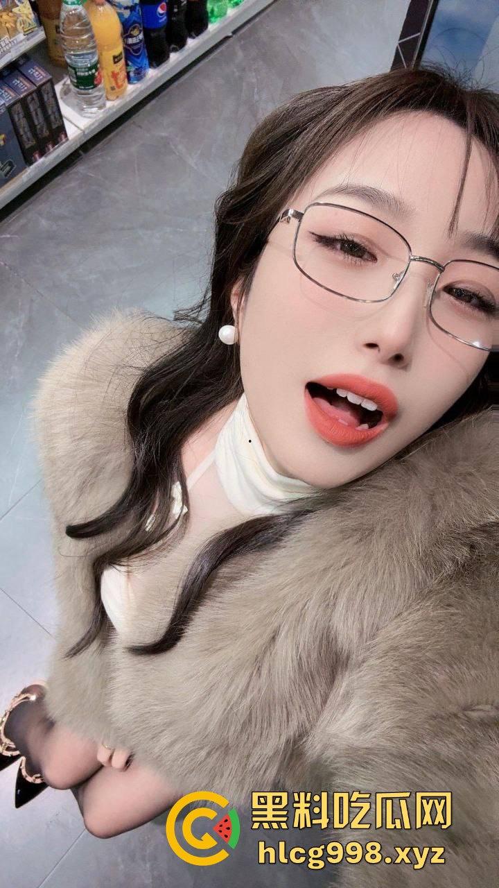 抖音平台主播【小团嫂】直播招嫖!黑丝包臀裙、巨棒身材,嫩逼后入爆插,制服诱惑让人顶不住!-12