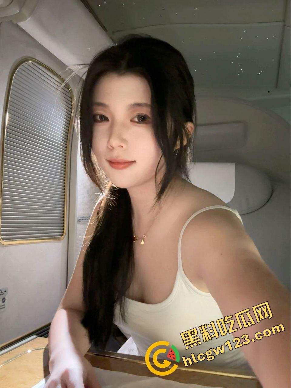 帝都佳乐健身房健身名媛『田尤溪』被爆约炮流出，渔网装白丝黑丝轮番开干，肥臀翘到爆、撸点拉满！-4