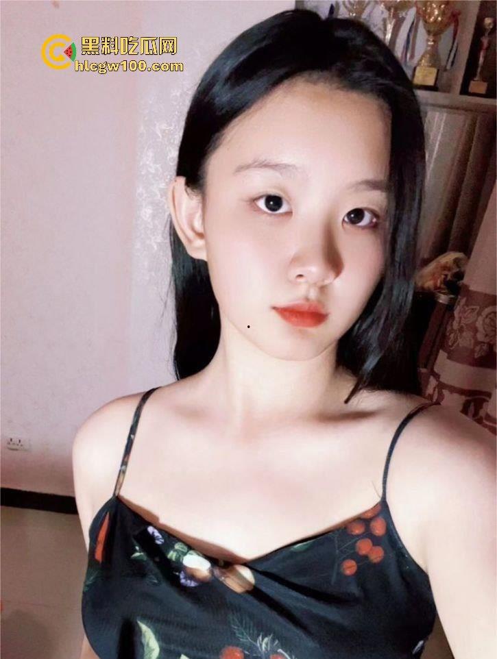 独家最新资源！！快手极品反差美少女【聿（钰儿）】高价私人定制自慰视频爆出，白浆淫水流一地。-15