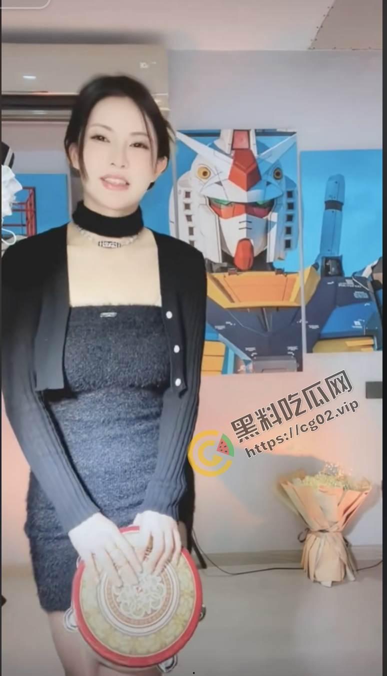 抖音 双视角鼻祖 一只霸王兽 最新作品 舔狗和榜一大哥的不同视角 双视角果真还得看霸王兽-7