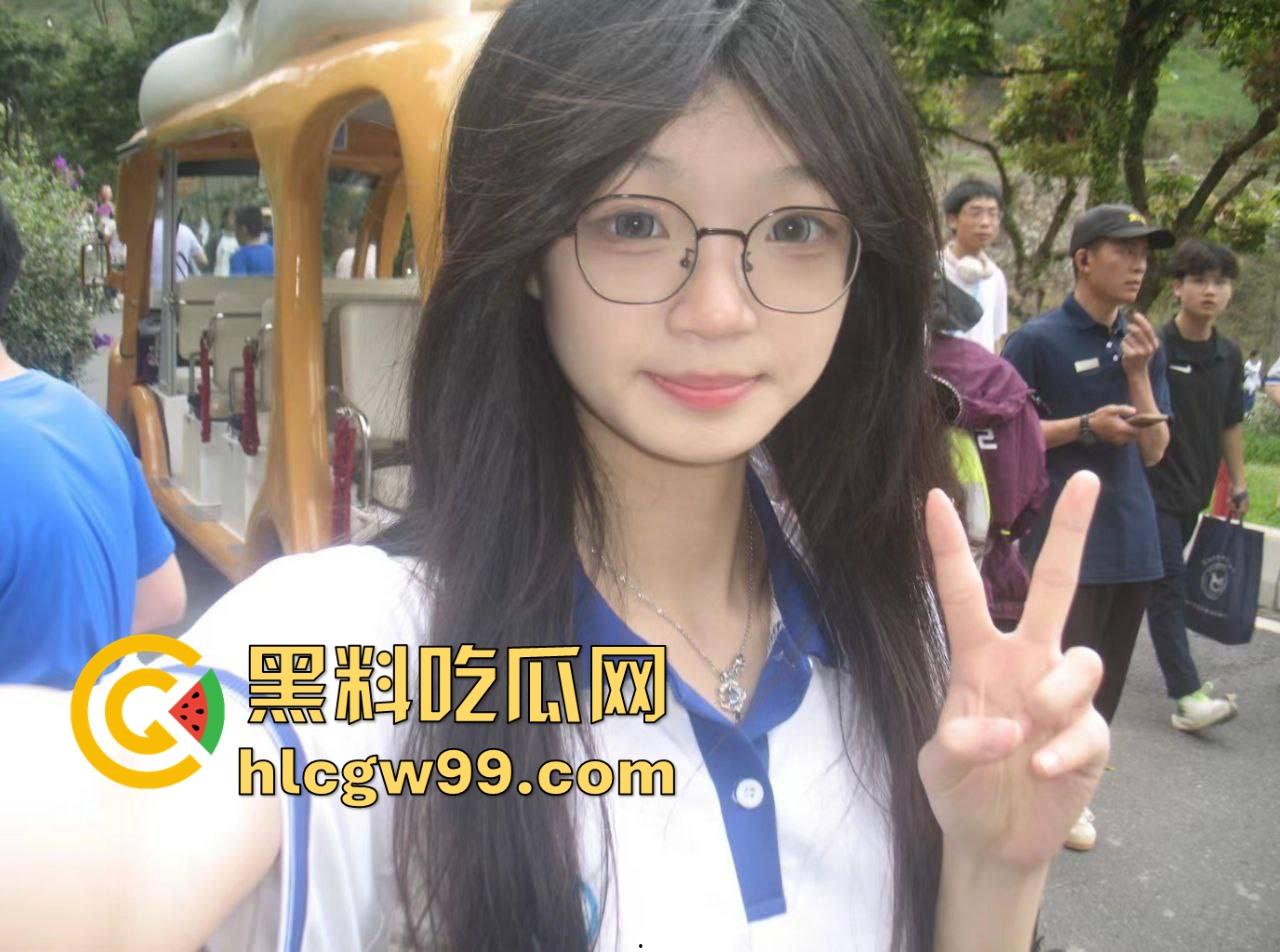 厦门大学眼镜娘『林莫』被炮友干到翻白眼，深喉口爆吞精噗嗤响，翻白眼解锁姿势各种姿势被猛插到失禁！-3