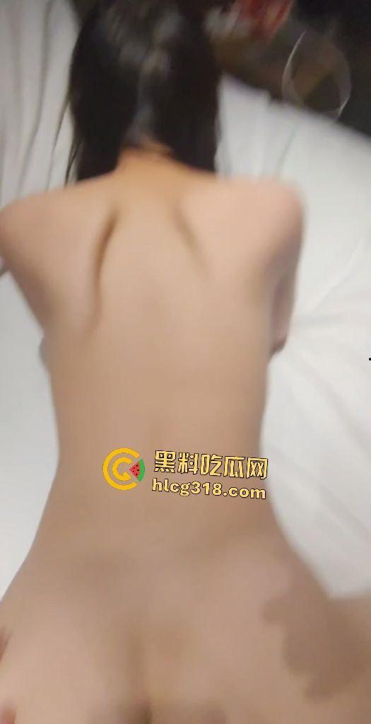 公司销售为了不被炒鱿鱼成M女性瘾成狂，被高管后入操到肩胛骨蝴蝶飞舞！-3