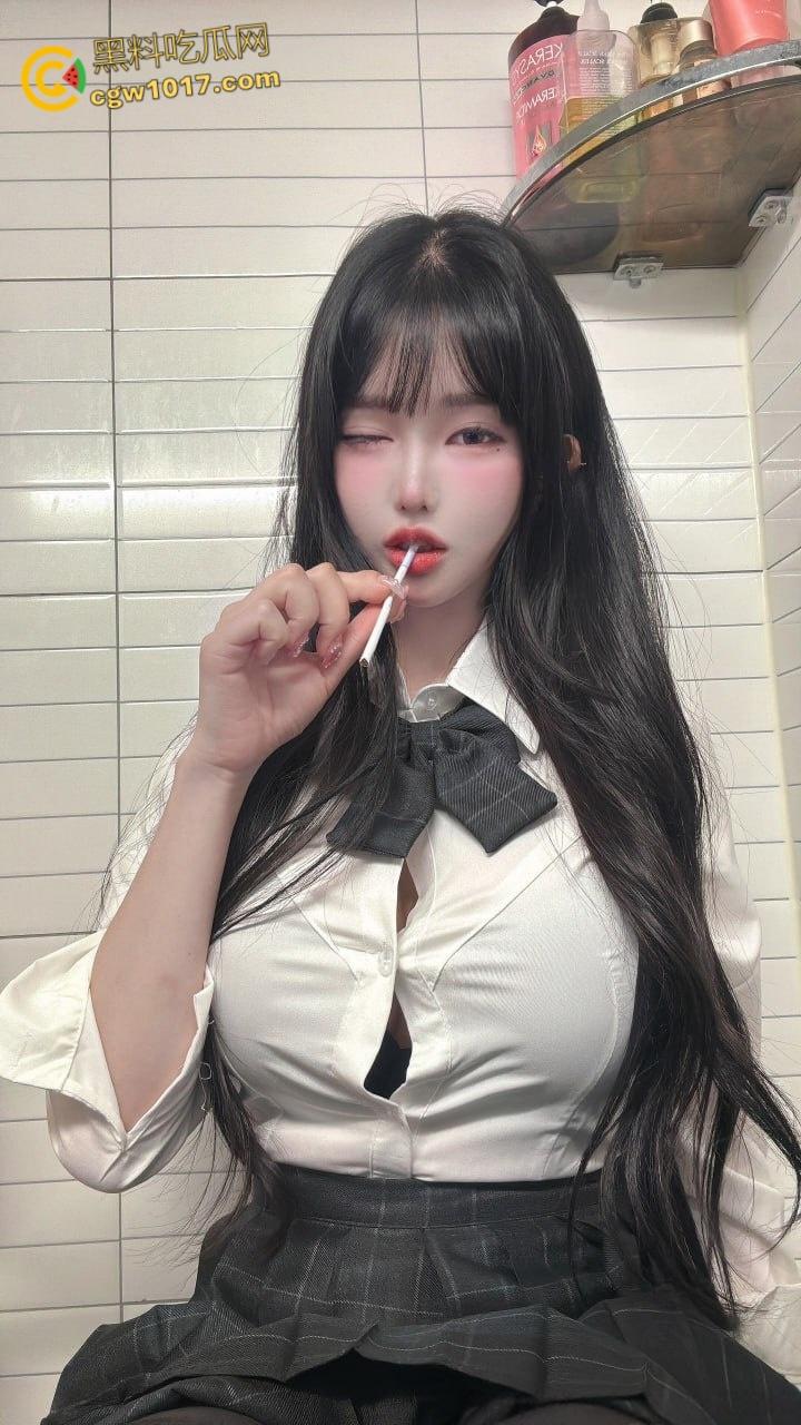 韩国巨乳网黄【Kore0309】，甜美反差女神变骚浪母狗，性感肚兜巨乳忽隐忽现，坐在地上骑乘挑逗，淫荡十足！-4