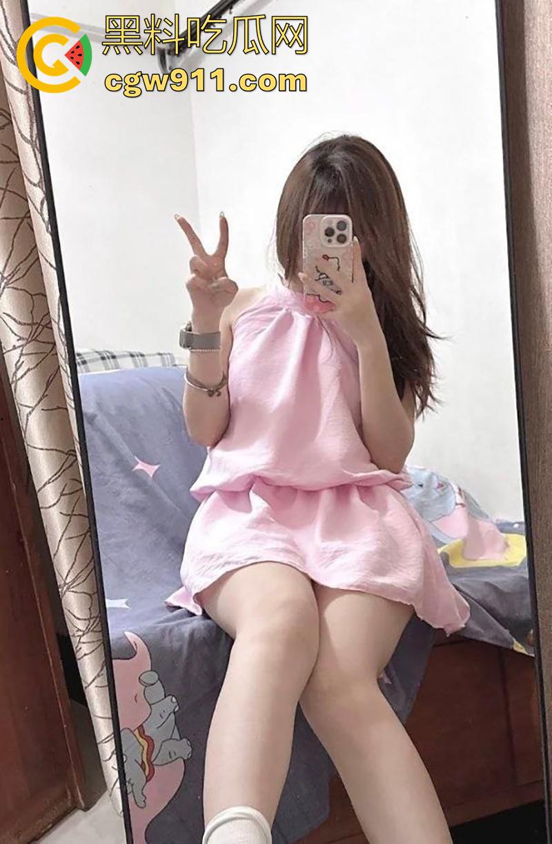 广西桂林十八中母狗【苏莉莉】，肌肤白嫩大奶饱满诱惑，被金主包养，调教深喉口交，粗长大屌一口吞也没问题！-1