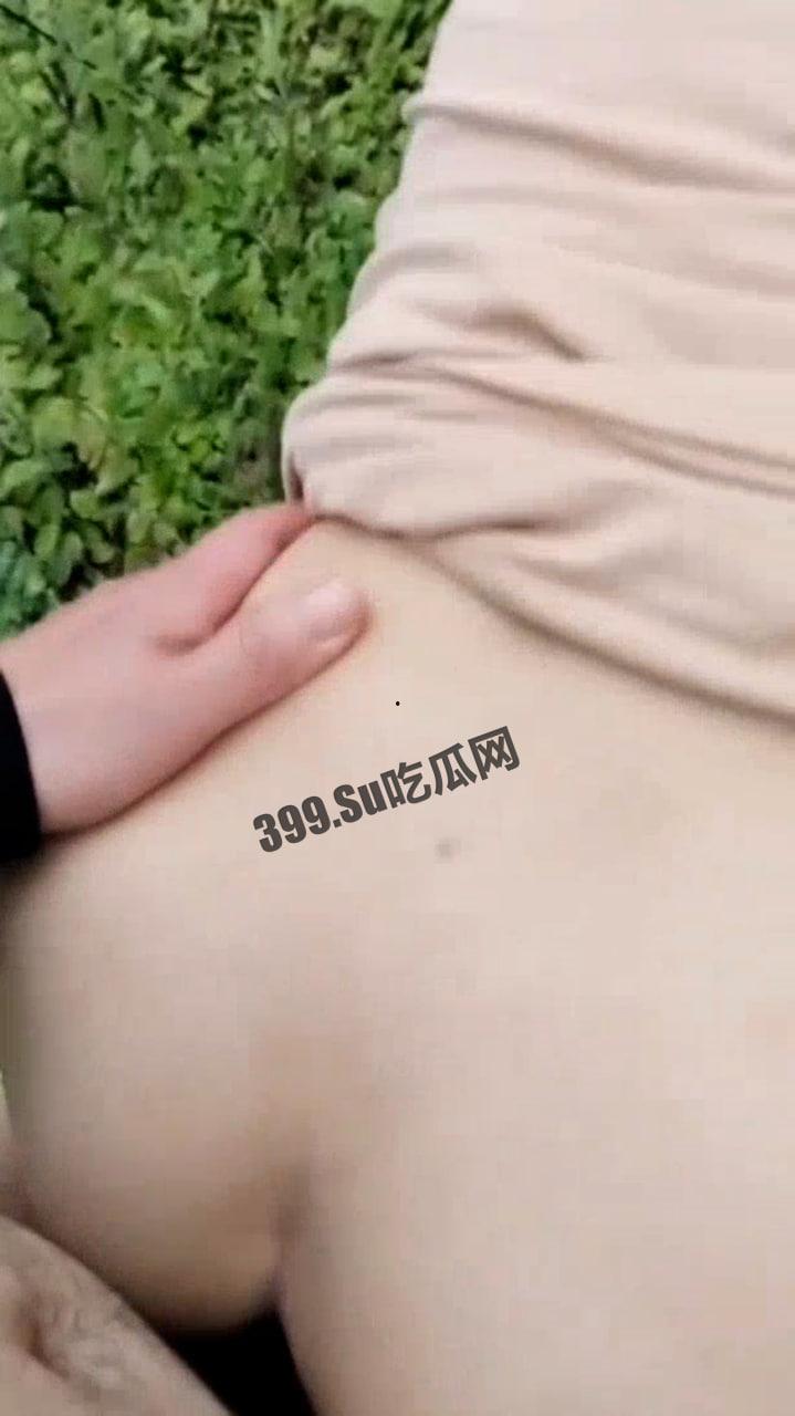 海角大神《想和姑姑谈恋爱》新作 用自残的方式威胁小姑来见我 公园里内射小姑-3