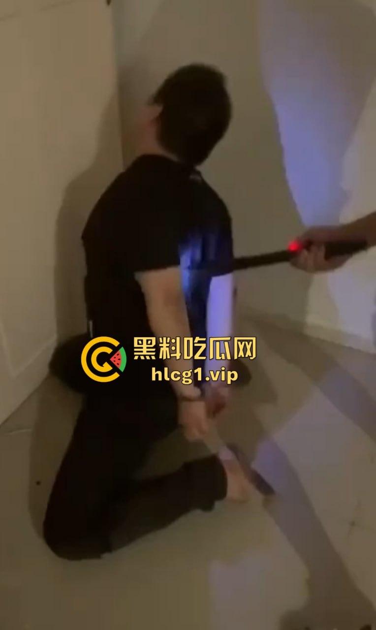 缅北猪仔逃跑未果，遭电棍狂电视频曝光，痛苦嚎叫撕心裂肺！-6