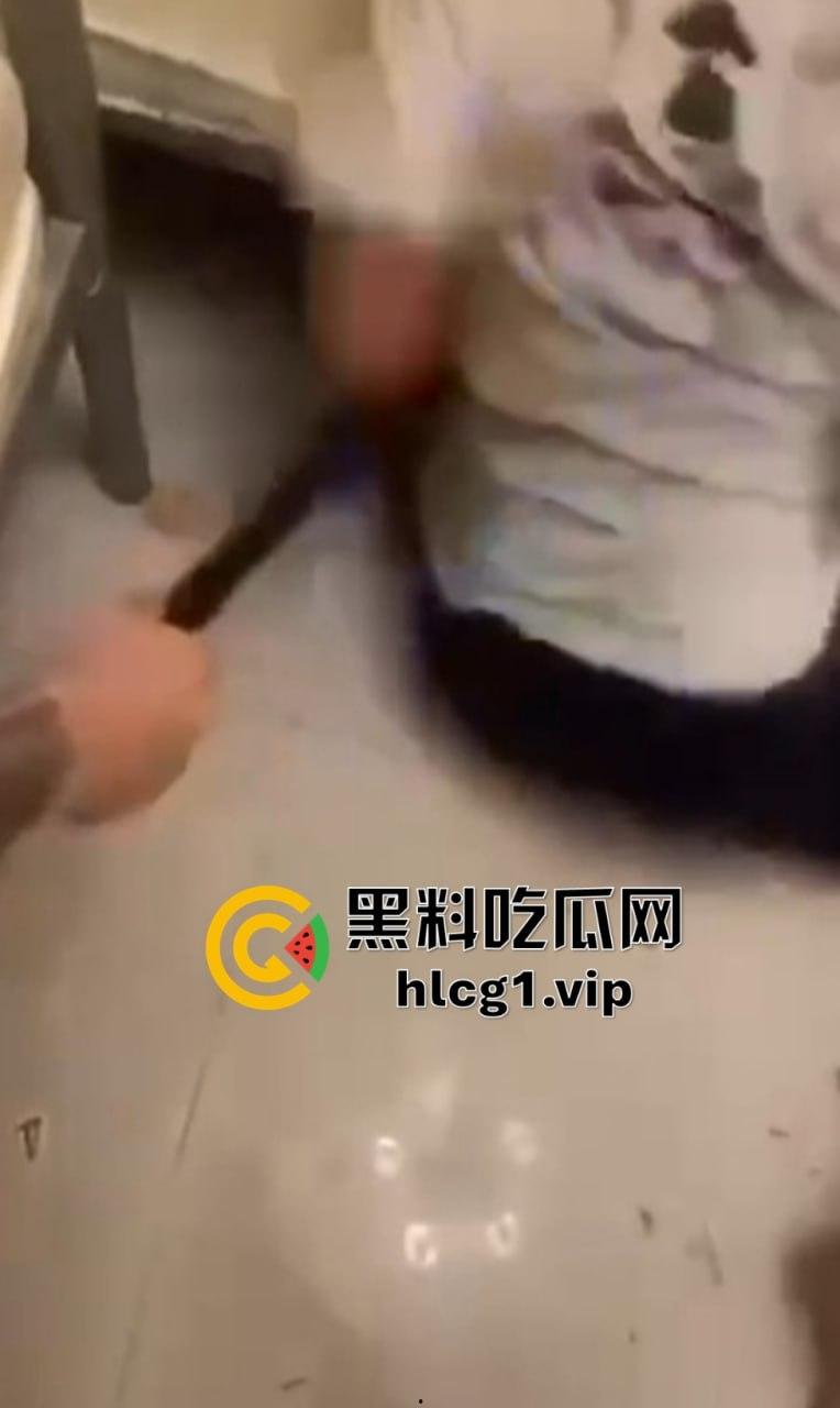 缅北猪仔逃跑未果，遭电棍狂电视频曝光，痛苦嚎叫撕心裂肺！-8
