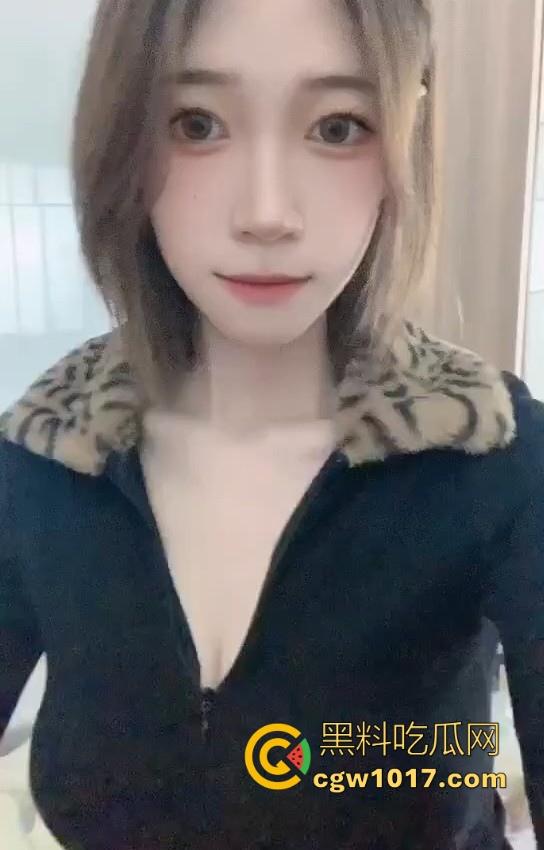 看似高颜值身材好，但实际上懂得都懂，私下反差淫荡的一批，各种骑乘花式抽插，这种类型的嗦鸡巴老狠了！-5