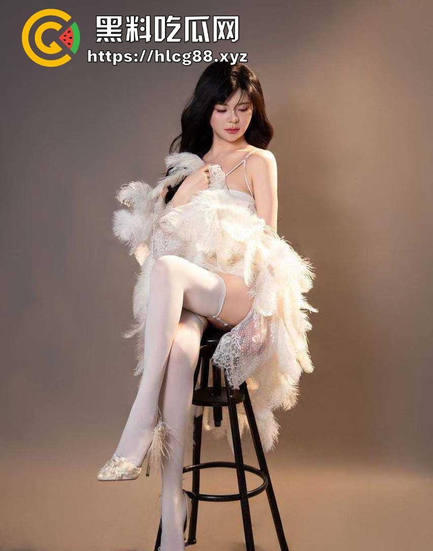 广东37岁【韩雨伶】黑丝调教伺候金主，粉逼熟女勾得爷们儿钱包大出血 独家曝光！-9